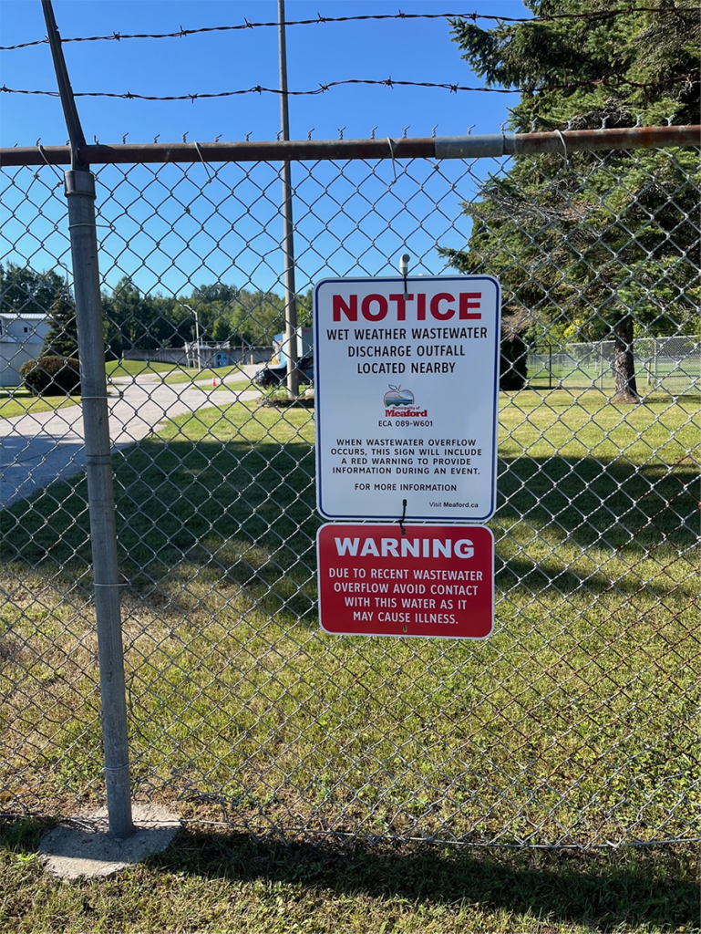 Sign for notice of wet weather wastewater discharge outfall located nearby. Municipality of Meaford ECA 089-W601 When Wastewater overflow occurs, this sign will include a red warning to provide information during an event. For more information visit meaford.ca